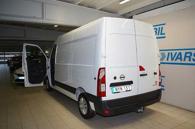 Nissan nv400