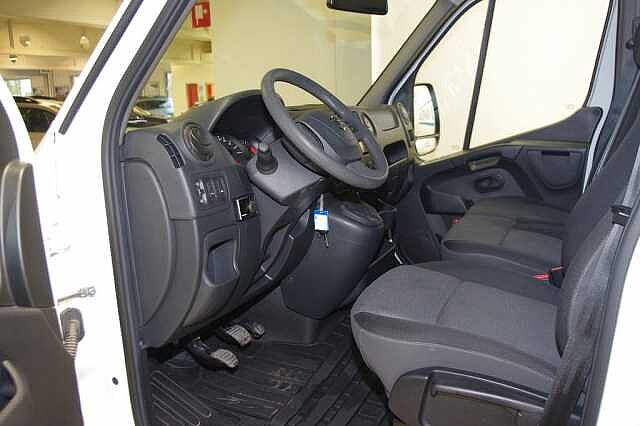 Nissan nv400