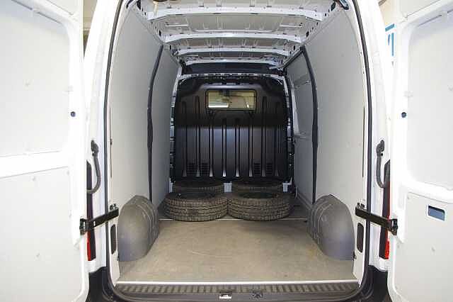 Nissan nv400