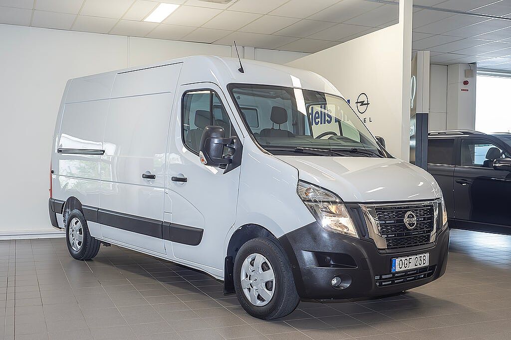 Nissan NV 400