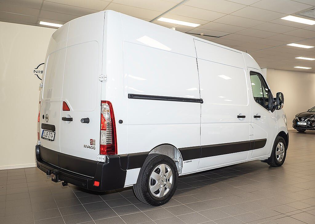 Nissan NV 400