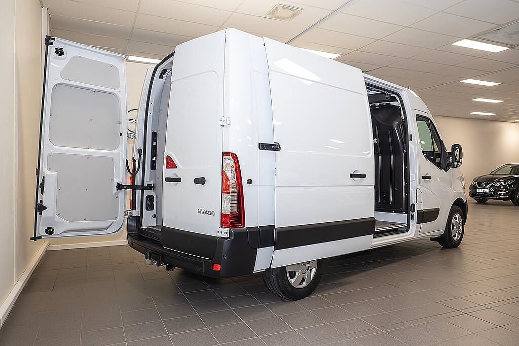 Nissan NV 400