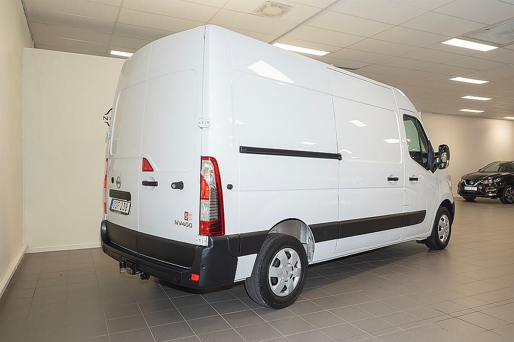 Nissan NV 400