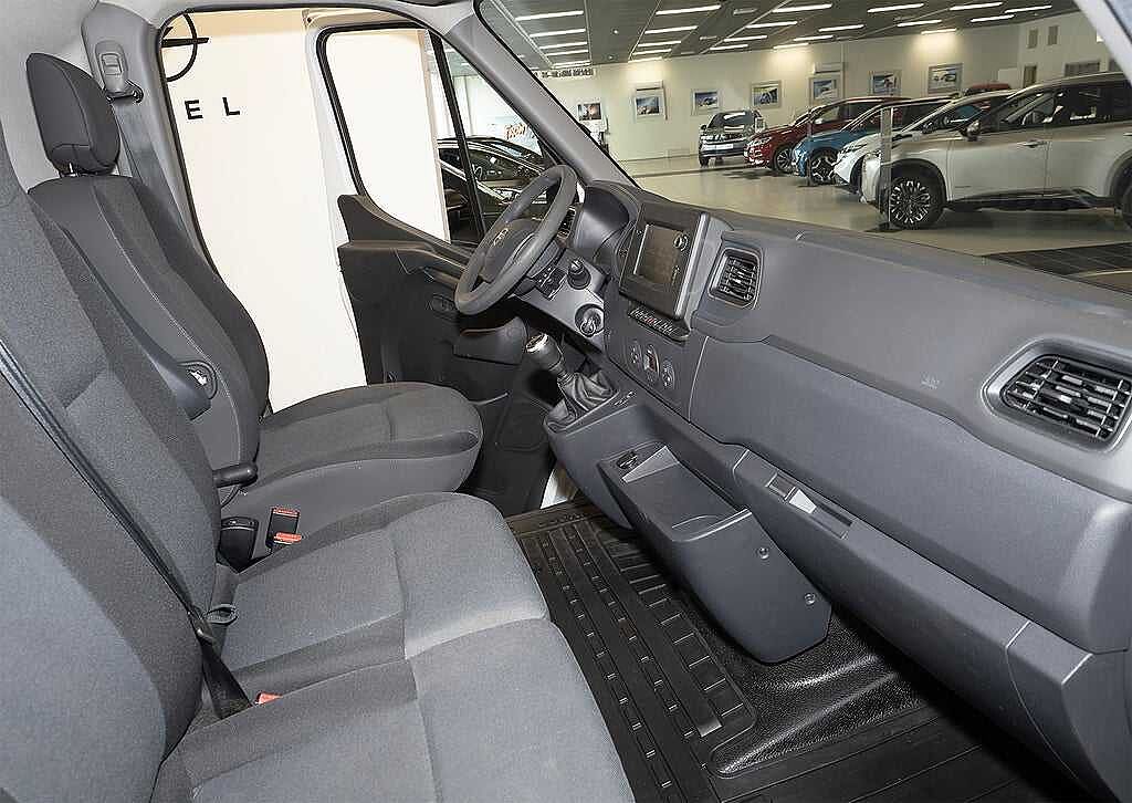 Nissan NV 400