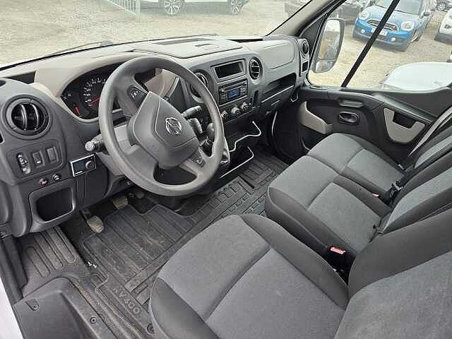 Nissan NV400