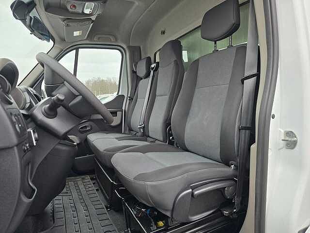 Nissan NV400